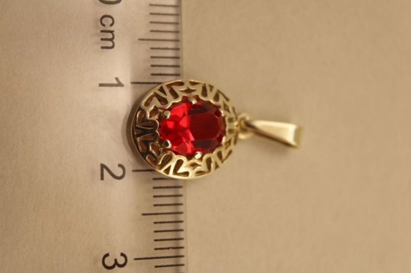 Prívesok- grécky vzor- červený zirkón- pozlátené striebro