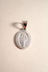 Strieborný prívesok ovalný medailón Madonka, rhódium, 1,59g, 925/1000