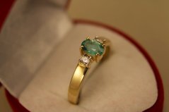 Zlatý prsteň so smaragdom 0,40 ct, diamanty 0,08ct H SI2, veľkosť 54 2,35g 14k 585/1000