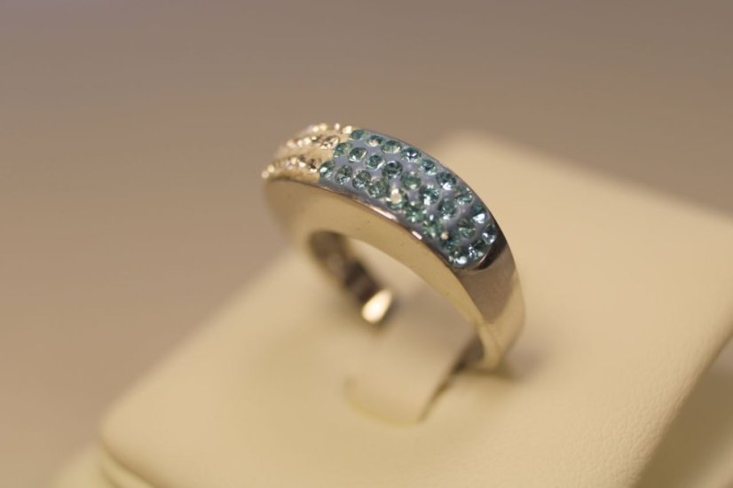 Prsteň- číre a modré swarovski crystals- rhodiované striebro