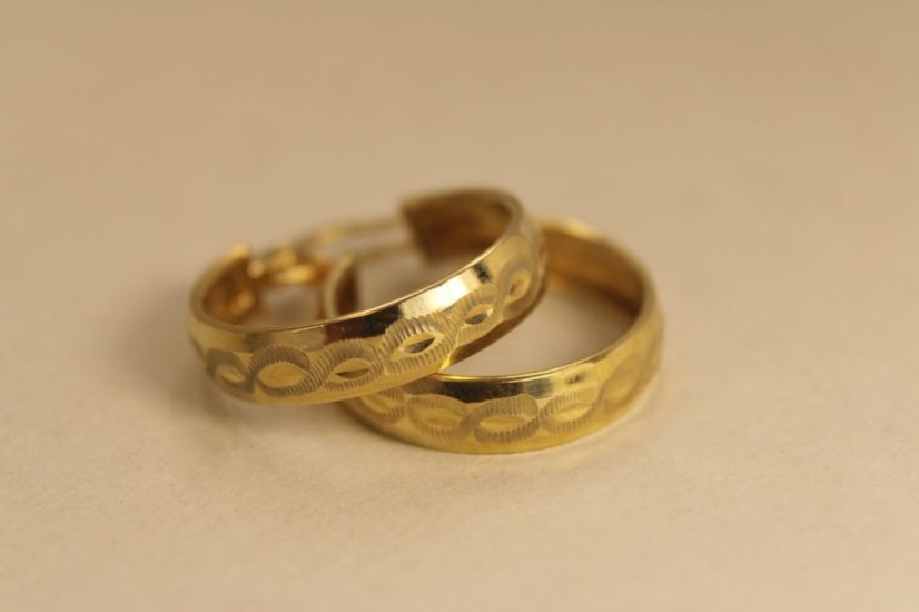 Náušnice gravírované kruhy-žlté zlato-14 karátov - Farba zlata: Žltá, Váha (g): 2,43, Rýdzosť: 14 karátov 585/1000, Dámske/Pánske: Dámske