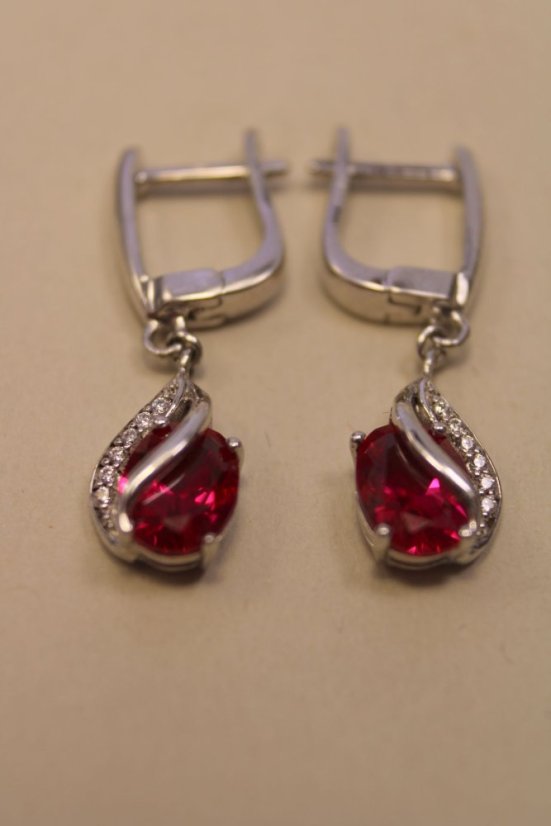 Náušnice- tvar slzy-červený kameň-číre zirkóny-francúzsky patent- rhodium-striebro