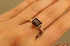 Prsteň-drahokam -(Dymový kremeň)- zirkón- žlté zlato- 14 karátov