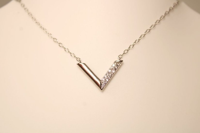 Strieborný náhrdelník s príveskom v tvare V, číre zirkóny, rhodium, 45-50 cm, 1,85 g, 925/1000