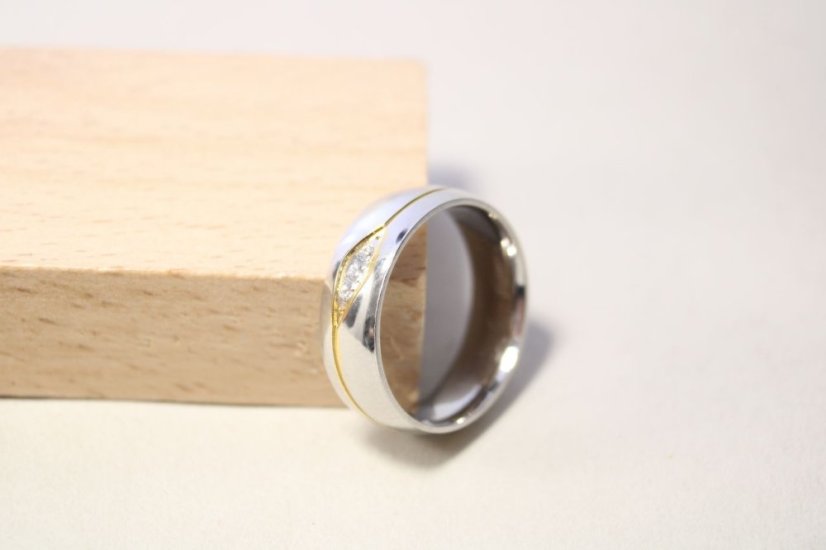 Prsteň- číre zirkóny- kombinovaná chirurgická oceľ