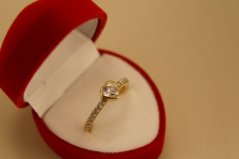 Prsteň-číry zirkón-srdce-kombinované zlato-14K