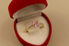 Prsteň-rúžový kameň-číre zirkóny- viacfarebné zlato-14 karátov