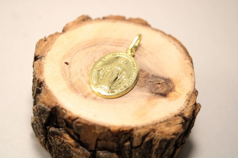 Pozlatený strieborný prívesok medailón s Pannou Máriou 3,13g, 925/1000 - Materiál: Pozlátené striebro, Váha (g): 3,12, Rýdzosť: STRIEBRO 925/1000