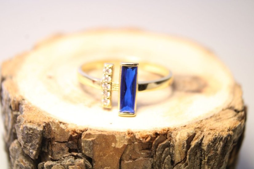 Zlatý prsteň modrý kameň, číre zirkóny, žlté zlato, veľkosť 58, 1,53 g, 14 karátov, 585/1000