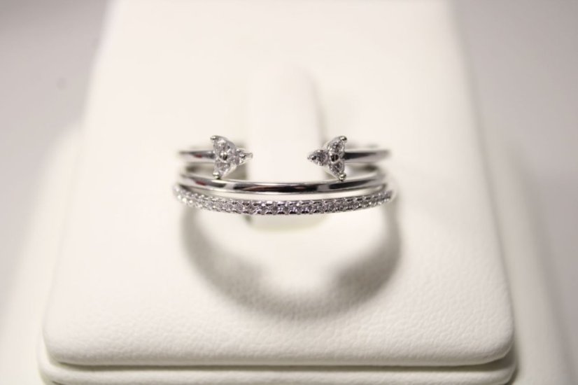 Strieborný trojitý prsteň so zirkónmi, rhodium, veľkosť 57, 2,77 g, 925/1000
