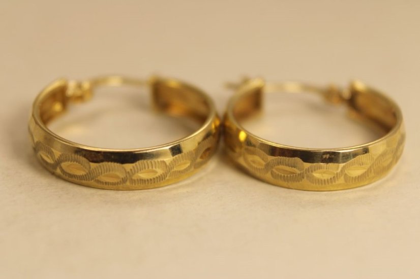 Náušnice gravírované kruhy-žlté zlato-14 karátov - Farba zlata: Žltá, Váha (g): 2,43, Rýdzosť: 14 karátov 585/1000, Dámske/Pánske: Dámske