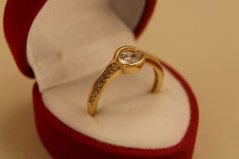 Prsteň-brúsený číry zirkón-žlté zlato-14 karátov