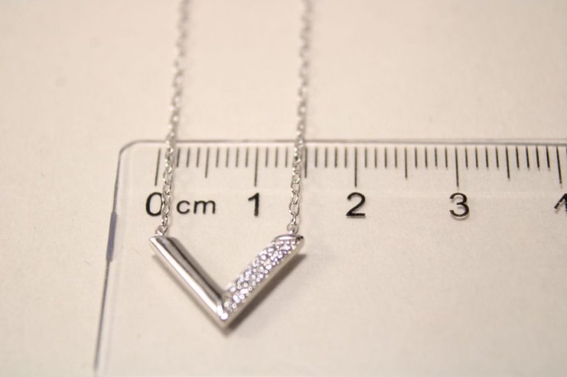 Strieborný náhrdelník s príveskom v tvare V, číre zirkóny, rhodium, 45-50 cm, 1,85 g, 925/1000