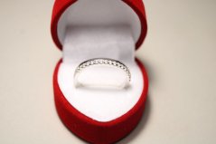 Prsteň-číre kamienky-rhodium-striebro