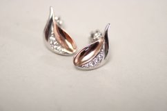 Kombinované strieborné naušnice daždové kvapky s kamienkami zirkóna, rhodium, šrúbky, 1,71g, 925/1000