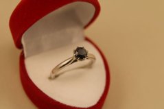 Prsteň- čierny diamant- 0,60ct- biele zlato- 14 karátov