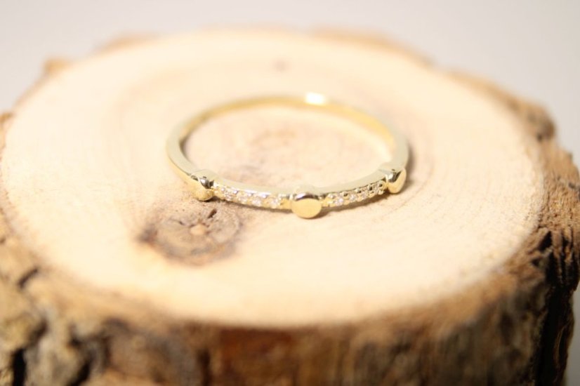 Diamantový prsteň zo žltého zlata 0,04 ct H/Si2, veľkosť 54, 1,04 g, 14 karátov 585/1000 - Farba zlata: Žltá, Druh kameňa: DIAMANT (BRILIANT), Farba kameňa: Biely, Veľkosť prsteňa: 54, Váha (g): 1,04, Rýdzosť: 14 karátov 585/1000