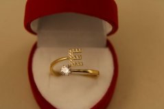 Prsteň- písmeno E- číre zirkóny- pozlátená oceľ- 316/L