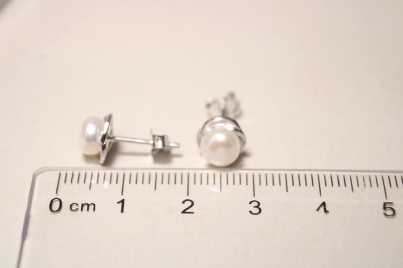Strieborné napichovacie náušnice s perlami, rhodium, 1,57 g, 925/1000
