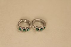 Náušnice -zelené zirkóny-zacvakávacie zapínanie-rhodium-striebro