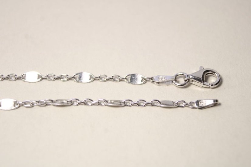 Retiazka- ovalné platničky- rhódiované striebro