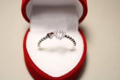 Prsteň-dvojsrdiečko-číre zirkóny-rhodium-striebro