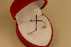 Prsteň - krížik - čierne zirkóny - rhodium - striebro
