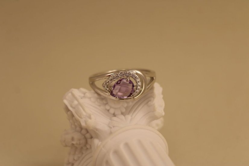 Prsteň - fialový Ametyst - číre zirkóny - rhodium - striebro
