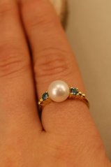 Prsteň- riečna perla- Londýnsky modrý topaz- žlté zlato- 14 karátov