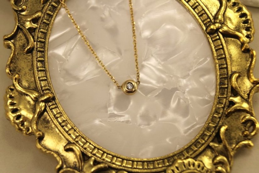 Retiazka - celebritka- diamant- 0,03 ct- žlté zlato- 14 karátov