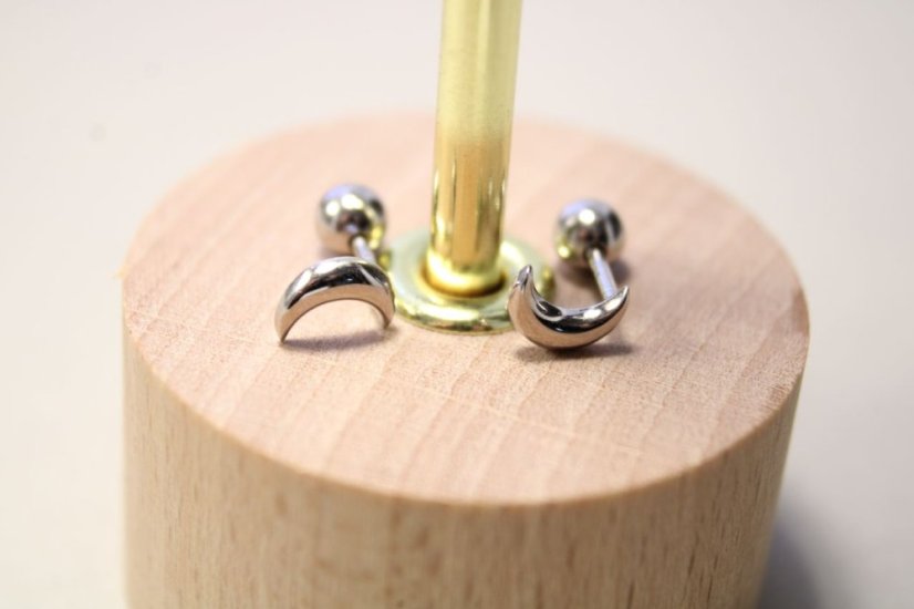 Minimalistické strieborné náušnice mesiačiky, šrúbky, rhódium, 1,13g, 925/1000