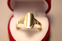 Zlatý pečatný prsteň s gravírom žlté zlato, veľkosť 63, 3,18 g, 14 karátov, 585/1000