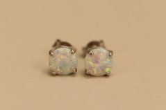 Náušnice - biely opál - puzetky - rhodiované striebro