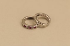Náušnice - kruhy - rúžové a číre zirkóny- zacvakávacie - rhodium - striebro