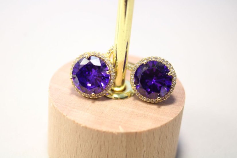 Elegantné strieborné pozlátené náušnice s veľkým fialovým kameňom, číre zirkóny, klasické zapínanie, 5,10g, 925/1000