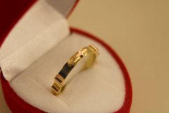 Prsteň- ruženec- vystupený krížik- kombinované zlato- 14 karátov