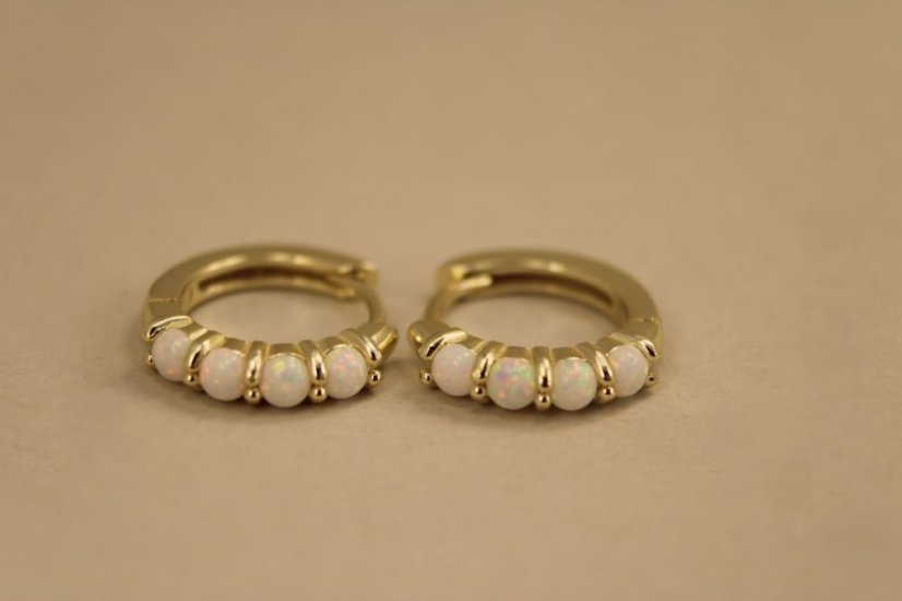 Náušnice- kruhy- biely opál- zacvakávacie- pozlátené striebro