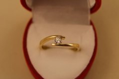 Prsteň- číry zirkón- žlté zlato- 14 karátov