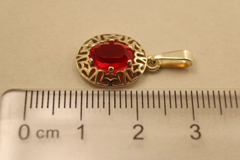 Prívesok- grécky vzor- červený zirkón- pozlátené striebro