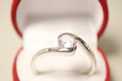 Prsteň-číry zirkón- rhodium-striebro