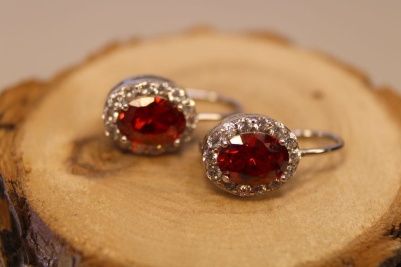 Náušnice-červený kameň-číre zirkóny-patent-rhodium