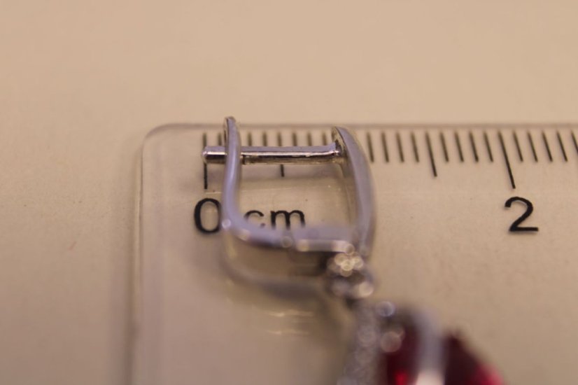 Náušnice- tvar slzy-červený kameň-číre zirkóny-francúzsky patent- rhodium-striebro