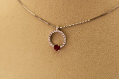 Zlatá celebritka - Zirkonový kruh s červeným zirkónom - Biele zlato -14k