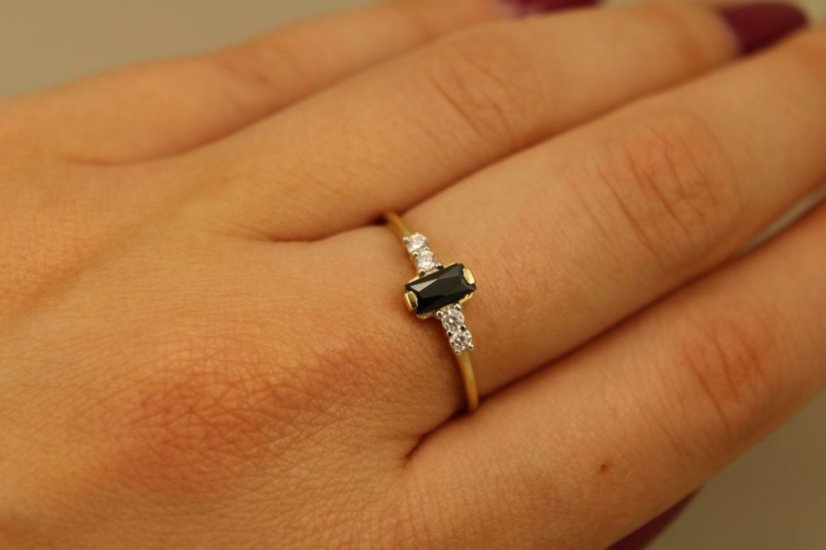 Prsteň- žlté zlato- hnedý obdĺžnikový zirkón-číre zirkóny-14 karátov