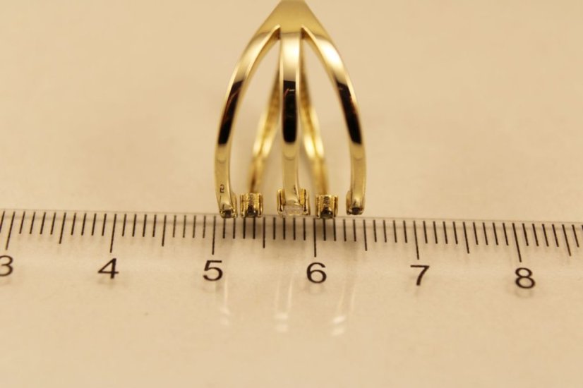 Zlatý prsteň žlté zlato, zelené a číre zirkóny, veľkosť 57, 3,63g 14k 585/1000