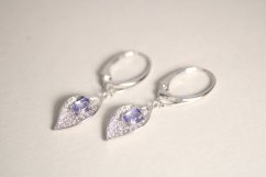 Strieborné visiace náušnice s fialovo-modrým Tanzanitom a čírymi zirkónmi, rhodium, 2,67 g, 925/1000