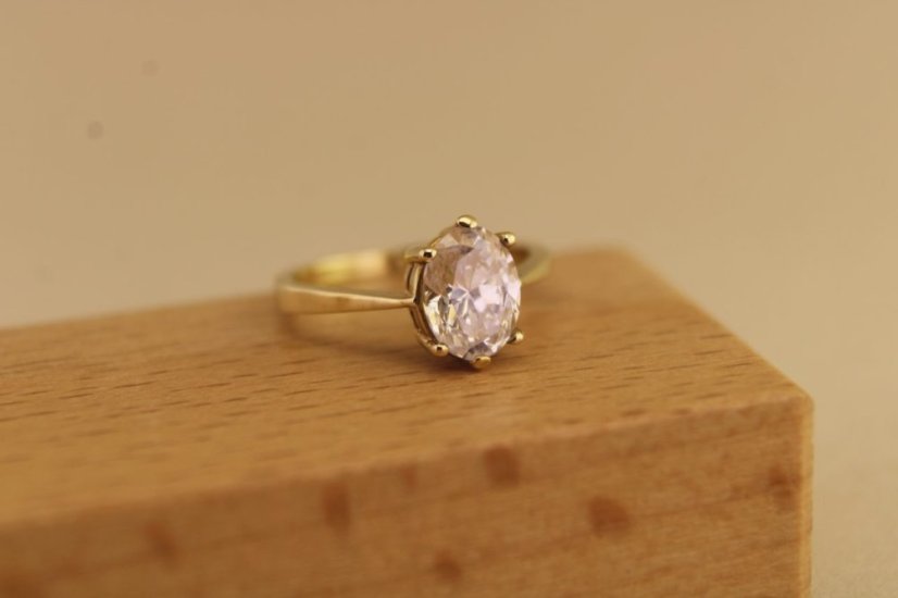 Zlatý prsteň  - Oválny zirkón - Číry - Žlté zlato - 14k