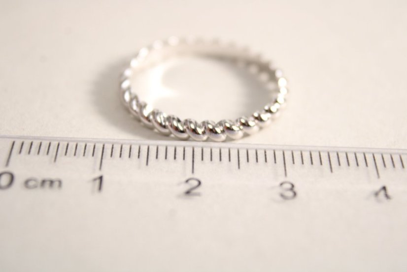 Prsteň- tvar pletenej špirály- rhódiované striebro