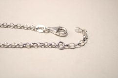 Retiazkový strieborný náramok s krížikom, rhódium, 18-21cm, 2,19g, 925/1000