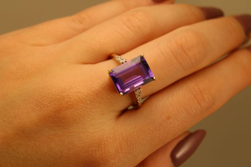 Prsteň-žlté zlato-drahokam (Ametyst) - číre zirkóny-14 karátov